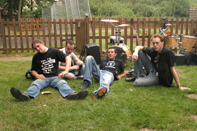 Outpatience: Three Daves and a Trigger backstage at Clare Festival 2005
